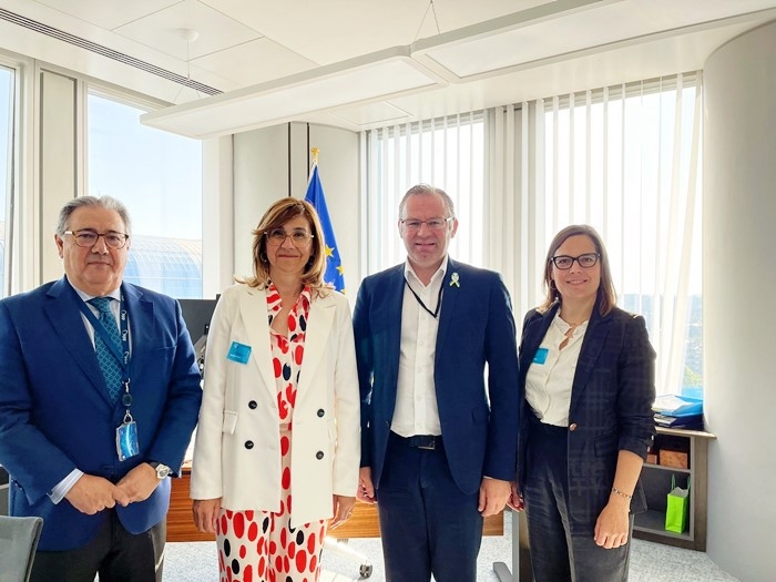 La alcaldesa y la concejala de Promoción de Aranda de Duero se han reunido con el presidente de la Comisión de Agricultura