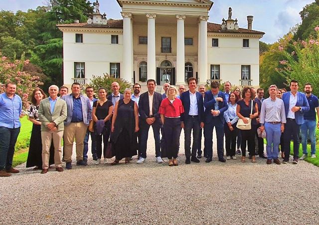 Las principales asociaciones vitivinícolas de España, Francia e Italia concluyen su reunión de grupo de contacto con un comunicado dirigido a sus respectivos gobiernos y a la Comisión Europea indicando que