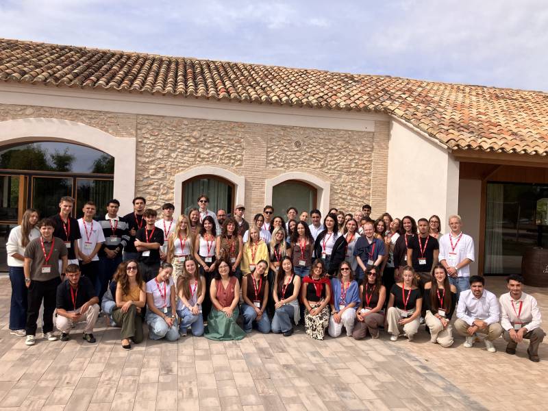 Coviñas reúne a universitarios para repensar el futuro del enoturismo en Utiel-Requena