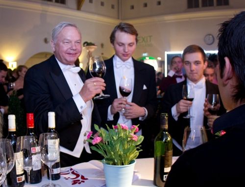 Los Nobel 2011 brindan con Rioja