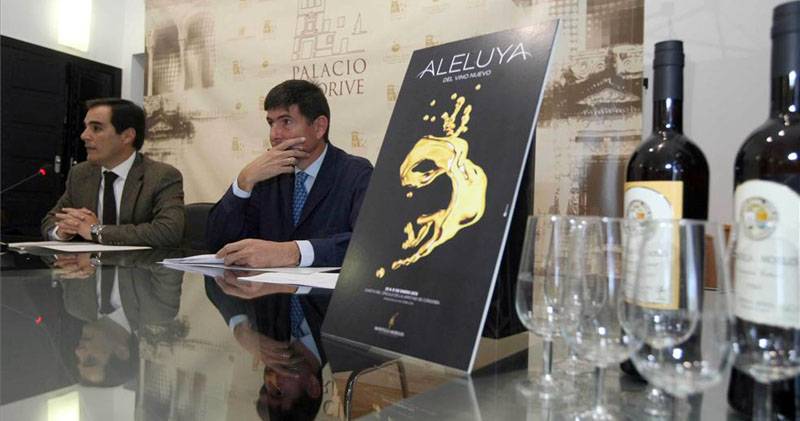 El alcalde de Córdoba, José Antonio Nieto, y el presidente del Consejo Regulador de la Denominación de Origen Montilla-Moriles, Manuel Pimentel, durante la presentación de la fiesta, Aleluya del Vino Nuevo 2011