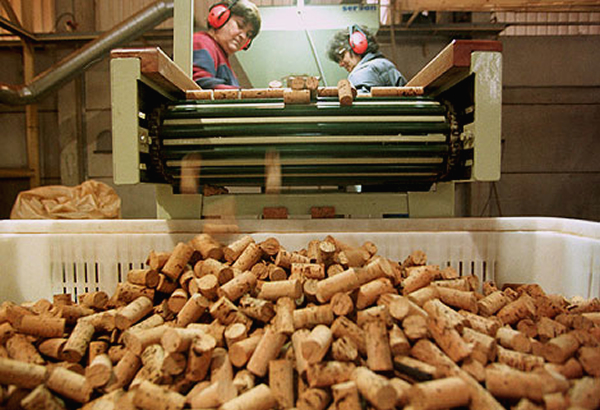 Fábrica de tapones de corcho en Portugal
