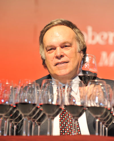 Robert Parker, durante su intervención en Winefuture Hong Kong Robert Parker, durante su intervención en Winefuture Hong Kong