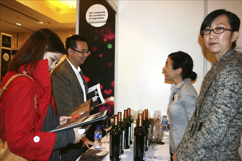 Argentina seduce al mercado chino con sus vinos en la Feria Inversión