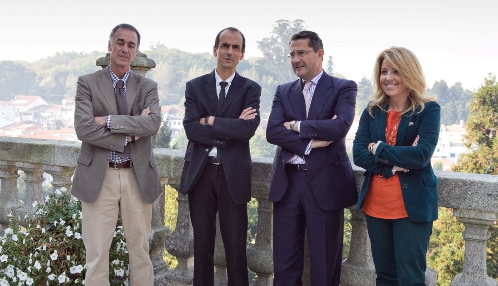 El alcalde de la capital de Galicia, Xerardo Conde Roa, la concejala de Economía, Comercio, Turismo y Mercados, Reyes Leis, y los directores del Fórum Gastronómico Santiago, Pep Palau y Jaume von Arend, han comparecido esta mañana ante los medios de comunicación Alcalde de Santiago