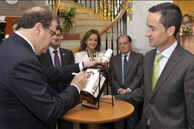 DYC embotellará todo el bourbon Jim Beam White para Europa
