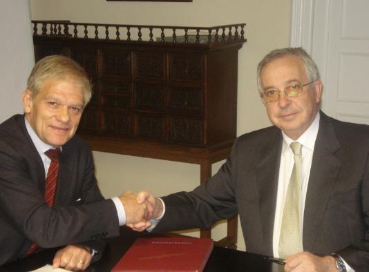 CaixaBank, la FEV y el OeMv firman un Convenio de Colaboración para promocionar el sector vinícola