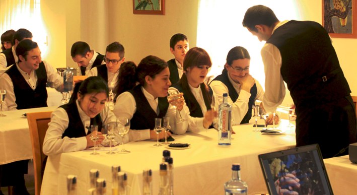 35 alumnos tomaron parte en una jornada de formaci&oacute;n y cata comentada