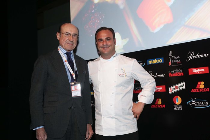 Ángel León (izq imagen) junto al presidente del CR Vinos de Jerez, Domecq Beltrán