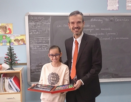 Una alumna de primaria gana el concurso de tarjetas de navidad de la DO  Rueda