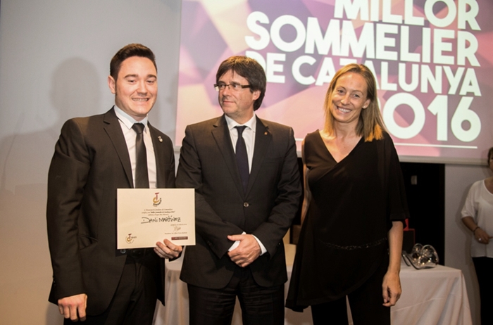 Dani Martínez, Mejor Sumiller de Cataluña con el President de la Generalitat, Carles Puigdemont  y la Presidenta de la Asociación Catalana de Sumilleres, Anna Vicens