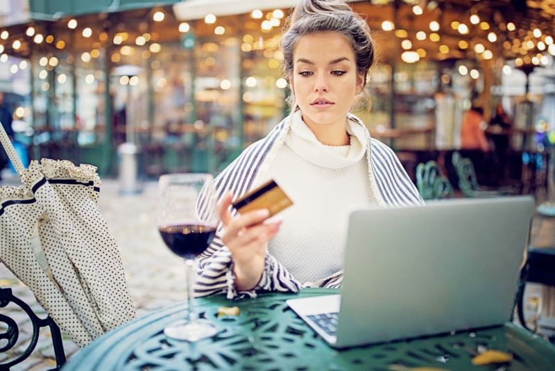 chica paga vino online