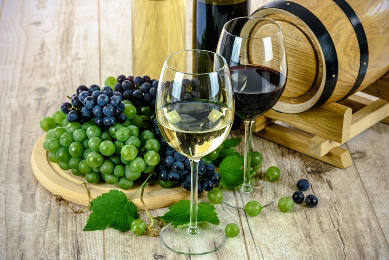 uvas y vino