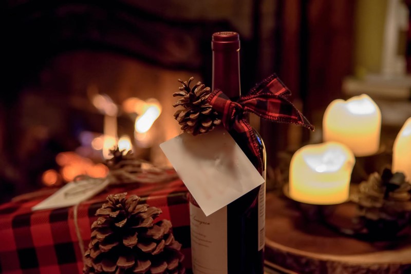 https://www.vinetur.com/imagenes/2020/diciembre/31/regalo-navidad-vino.jpg