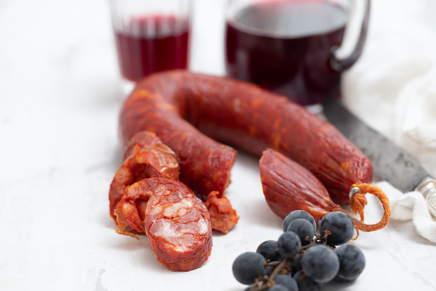 Chorizo al vino tinto una receta sencilla para triunfar