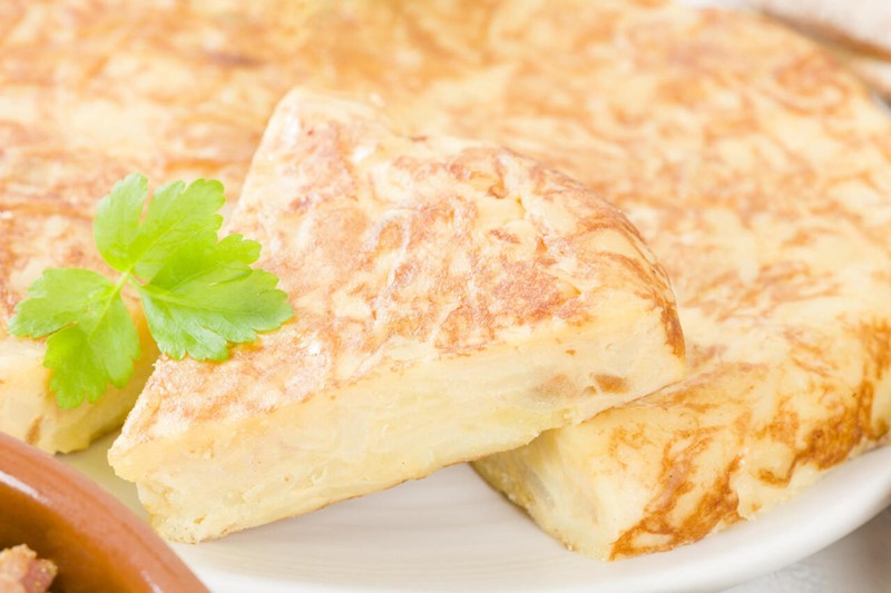 Cómo hacer tortilla de patatas, sin freír y con solo 100 calorías