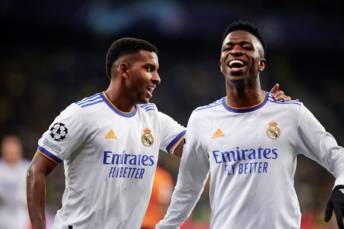 Los jugadores del Real Madrid, Vinicius Junior y Rodrygo celebran un gol