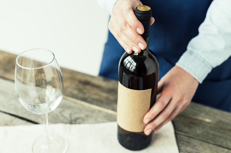 ▷ Cómo abrir una botella de vino • DentroVino • Tipos de sacacorchos