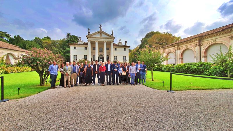 Reunion asociaciones nacionales del sector vitivinícola de España, Francia e Italia