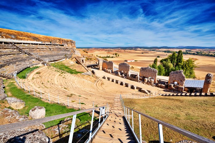 Ruinas de la antigua colonia romana Clunia Sulpicia, en Burgos, España