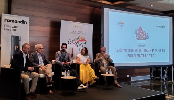 MESA.Izda.-Dcha.-Iñigo Torres, José Luis Benítez, Rodrigo Miguel, Noelia Oliver y Xavier Ybargüengoitia