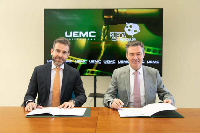 El rector de la Universidad Europea Miguel de Cervantes (UEMC), David García y presidente del C.R.D.O. Rueda, Carlos Yllera, durante la firma de renovación del convenio 