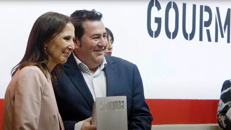Javier Campo González recibe el premio a Mejor Comunicador en los galardones de la Revista Club de Gourmets