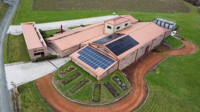 La bodega Artomaña Txakolina logra la calificación A en sostenibilidad para diez de sus vinos  