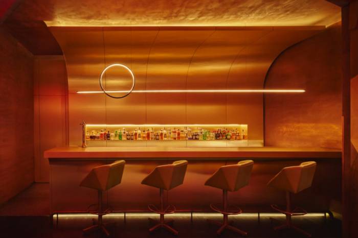 RHUDO renueva su propuesta con cocina mediterránea, espectáculos en vivo y brunch temático en el centro de Madrid