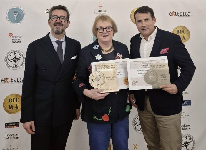 Tres vinos de Hispano Suizas elegidos los mejores de España en la guía Wine Up! 2024