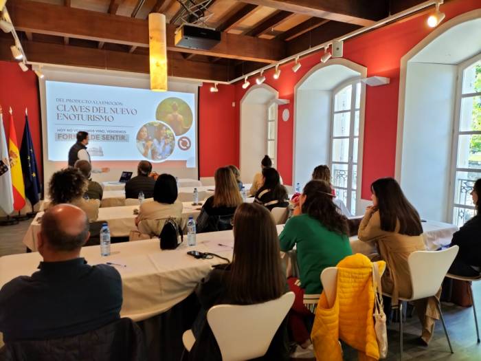 La Ruta del Vino Rías Baixas impulsa la innovación enoturística con una jornada formativa en Pontevedra