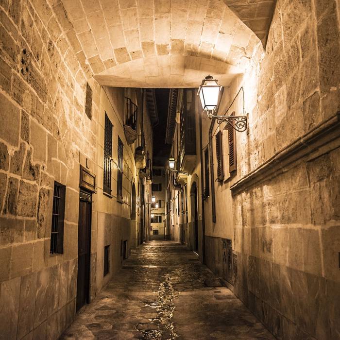 Tres rutas culturales en Palma de Mallorca exploran el legado judío, las murallas y los patios señoriales