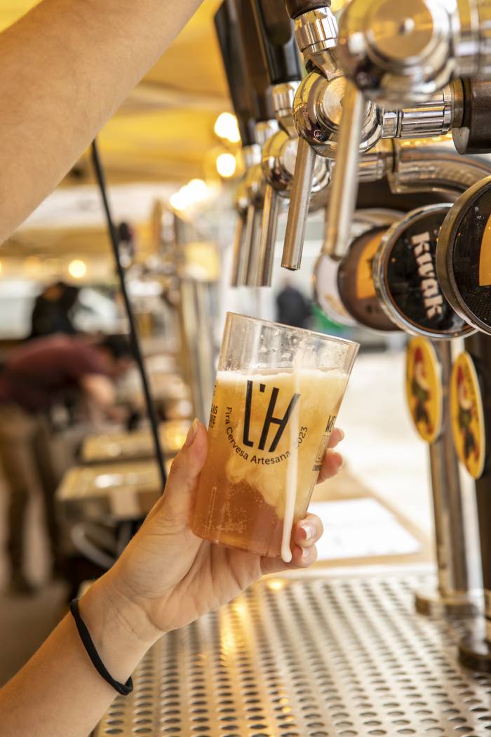 La Fira de Cervesa Artesana de L’Hospitalet celebra su décima edición con más de 200 variedades de cerveza  