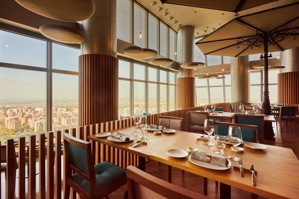Élkar, el restaurante en la Torre Emperador Castellana, reconocido por la Guía Repsol  