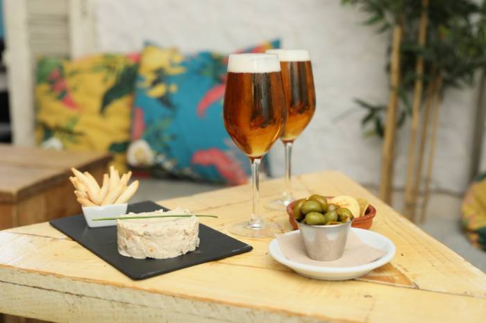 La guía que une cervezas y platos tradicionales españoles