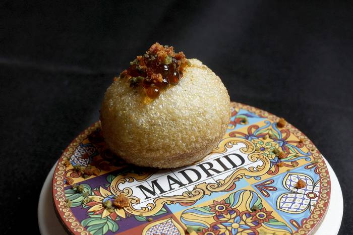 Docamar gana el campeonato de tapas de Madrid con un homenaje al vermú y las aceitunas