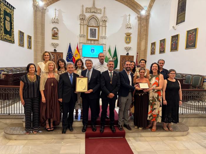 La Ruta del Vino y el Brandy del Marco de Jerez recibe la Urta de Oro 2025 en Rota