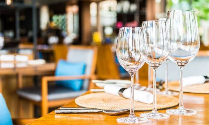 Las reservas fantasma afectan a los restaurantes españoles pese a la reducción de no-shows este verano