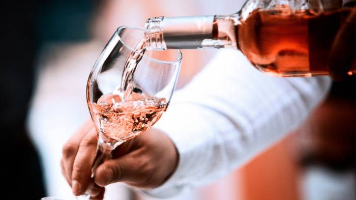 Young men increasingly favor rosé as social stigma fades, new study finds