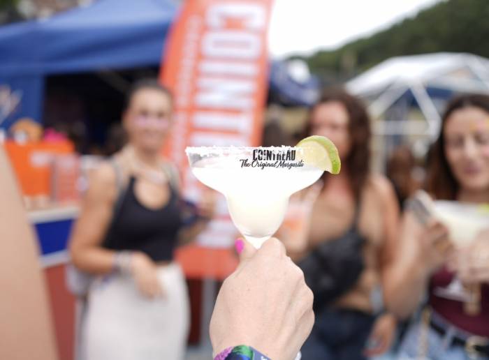 Cointreau lleva su coctelería a los principales festivales de música del verano español