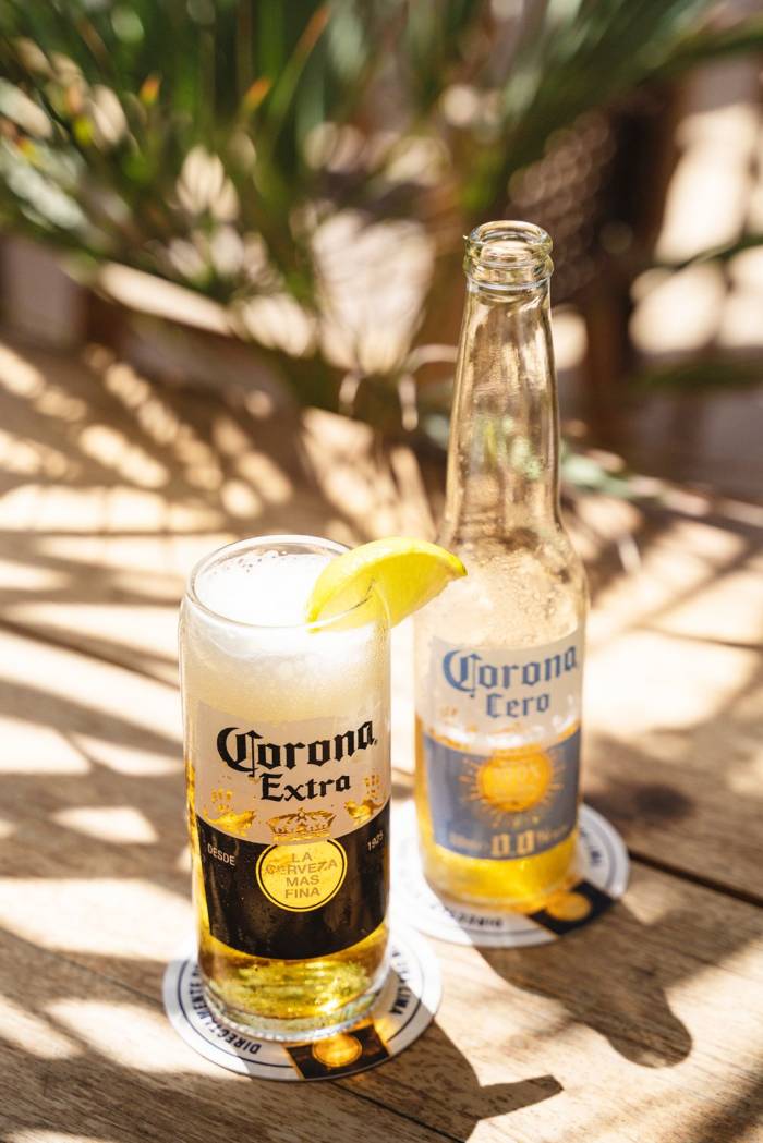 Corona lanza su cerveza sin alcohol en Canarias coincidiendo con su centenario