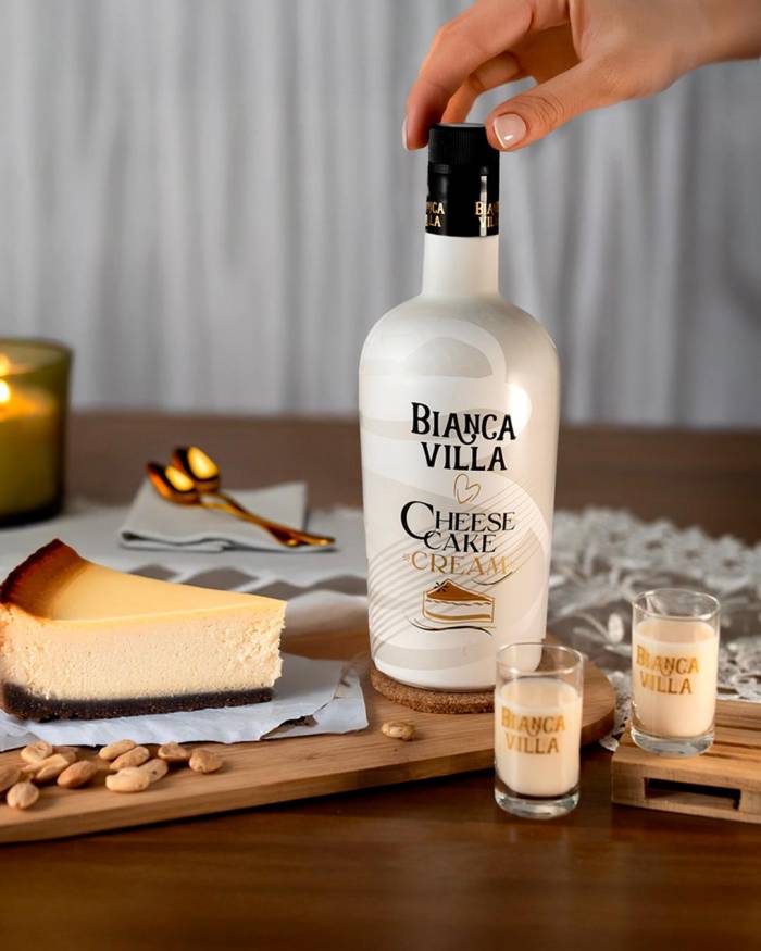 Grupo La Navarra lanza dos cremas de licor inspiradas en postres internacionales a 14,50 euros la botella