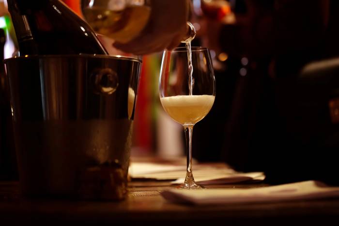 France Sets Uniform Reserve Limits for AOP Wines, Capping Bordeaux Reds at 30 Hectoliters per Hectare