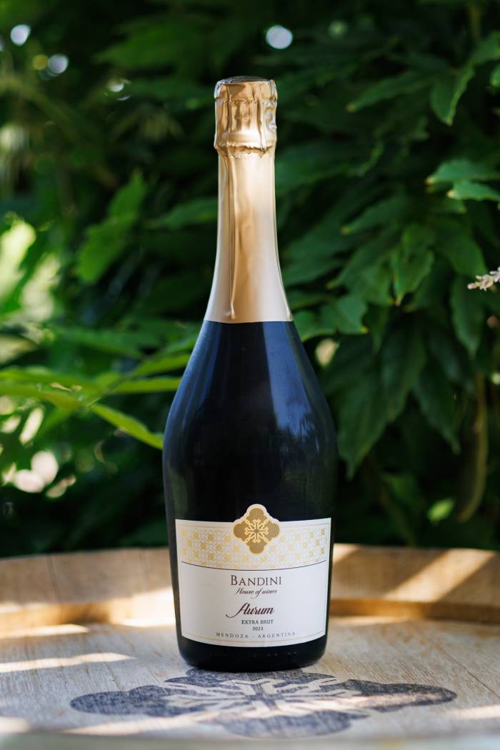 Finca Bandini lanza Aurum Extra Brut, espumoso premium de 27.000 pesos elaborado en el Valle de Uco