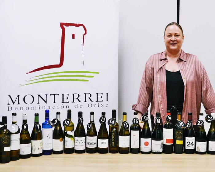 Beth Willard cata más de 90 vinos de Monterrei para el informe internacional de Tim Atkin