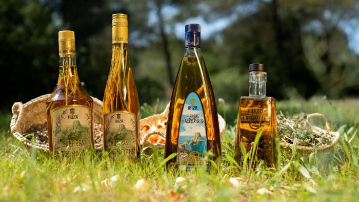 Hierbas Ibicencas Familia Marí Mayans recibe el premio a la mejor bebida espirituosa con Indicación Geográfica 2025