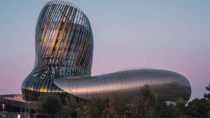 Bordeaux Winegrowers Protest as 80–90% of Cité du Vin Tastings Remain Local Despite Ukrainian Event