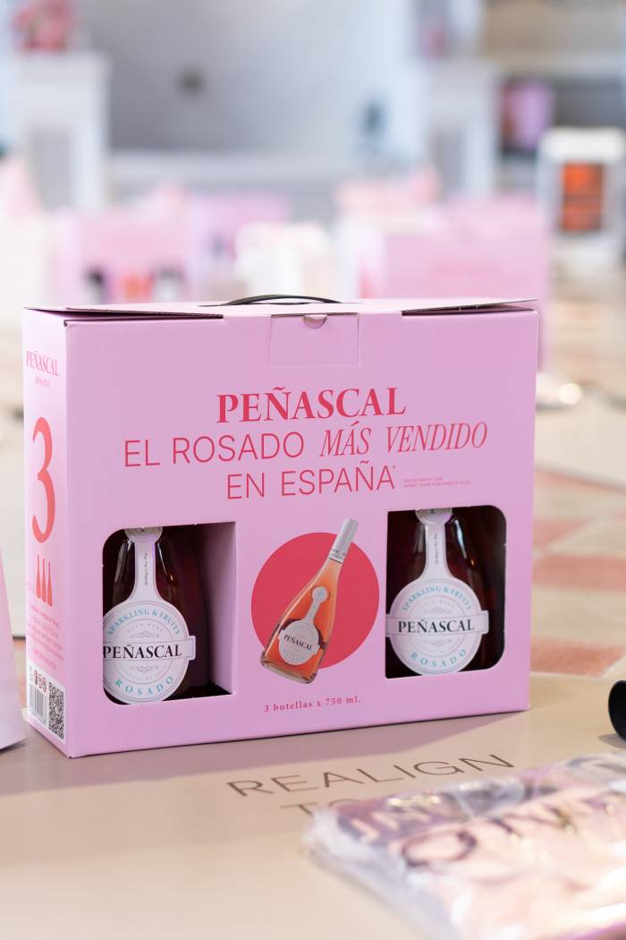 Peñascal lidera las ventas de vino rosado en España y conquista a jóvenes con su edición especial navideña