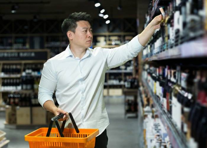 China’s Imported Wine Volume Drops 12.5% as Average Price Surges 13% in 2025 Shift to Premium Bottles