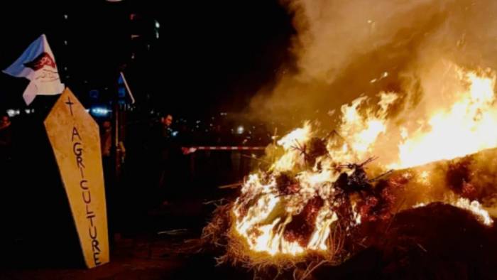 Bordeaux Winemakers Protest as Ukrainian Wine Tasting Highlights Local Crisis